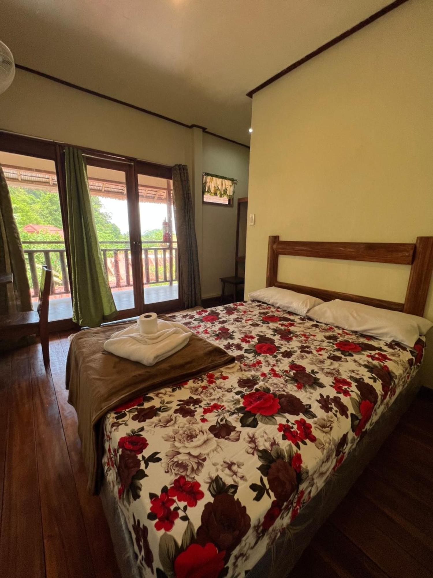 Novie'S Tourist Inn El Nido Bagian luar foto