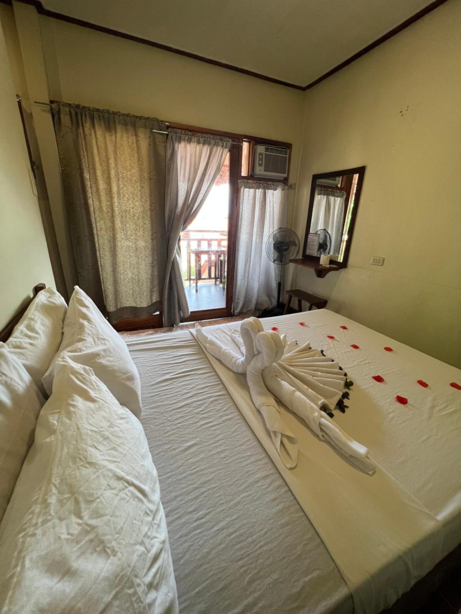 Novie'S Tourist Inn El Nido Bagian luar foto